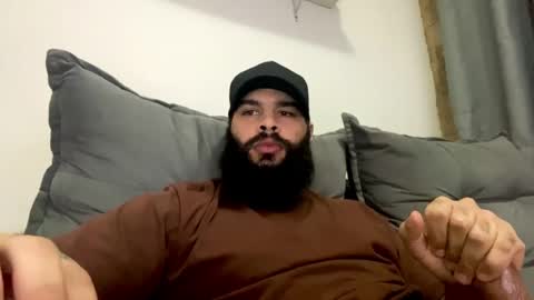 Snapshot of beardmax chatting on June 24, 8:35 am Min online show from June 24, 8:35 am