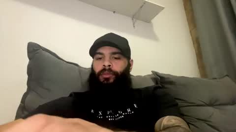 Snapshot of beardmax chatting on June 25, 9:25 am Min online show from June 25, 9:25 am