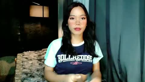 Snapshot of beatrice_luna chatting on April 28, 12:43 pm beatrice_luna online show from April 28, 12:43 pm