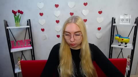 Snapshot of beatriceflyy chatting on December 8, 9:13 am BeatriceFlyy online show from December 8, 9:13 am