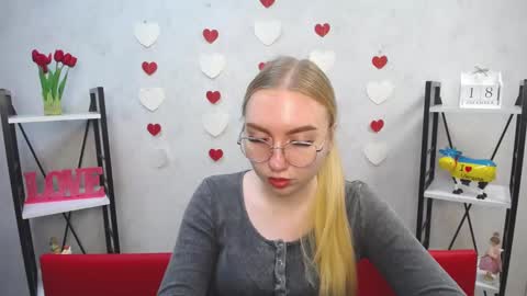 Snapshot of beatriceflyy chatting on December 18, 12:18 pm BeatriceFlyy online show from December 18, 12:18 pm