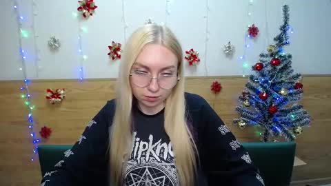 Snapshot of beatriceflyy chatting on January 19, 9:44 am BeatriceFlyy online show from January 19, 9:44 am