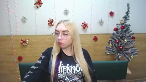 Snapshot of beatriceflyy chatting on January 19, 1:12 pm BeatriceFlyy online show from January 19, 1:12 pm