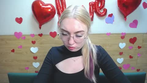 Snapshot of beatriceflyy chatting on March 9, 3:27 pm BeatriceFlyy online show from March 9, 3:27 pm