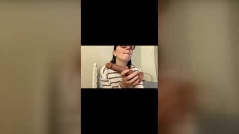 BeatriceTender online show from December 5, 8:05 pm