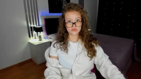 BeatriceWild online show from October 12, 10:58 am