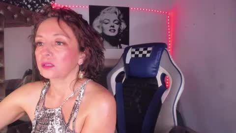 Snapshot of beatricez chatting on October 14, 5:47 pm Chanel online show from October 14, 5:47 pm