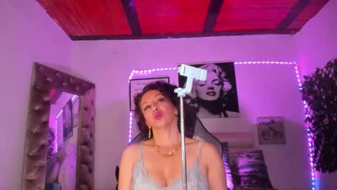 Snapshot of beatricez chatting on October 16, 3:02 pm Chanel online show from October 16, 3:02 pm