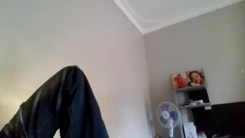 Snapshot of beautie699392 chatting on June 24, 3:11 pm Lil stunner online show from June 24, 3:11 pm