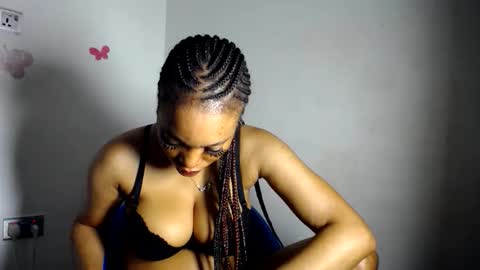 moanna online show from April 20, 7:15 pm