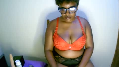 beautifulpeach2 online show from January 28, 7:32 pm