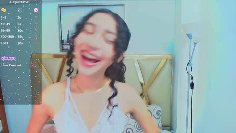 Snapshot of beautifulskinny18 chatting on January 3, 8:01 pm Shalom online show from January 3, 8:01 pm