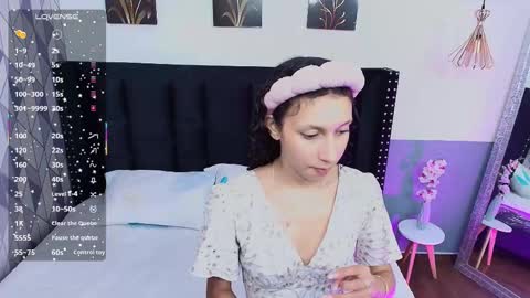 Snapshot of beautifulskinny18 chatting on February 15, 7:39 pm Shalom online show from February 15, 7:39 pm