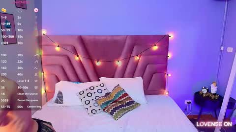 Snapshot of beautifulskinny18 chatting on February 19, 8:52 pm Shalom online show from February 19, 8:52 pm