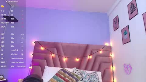 Snapshot of beautifulskinny18 chatting on February 25, 7:47 pm Shalom online show from February 25, 7:47 pm