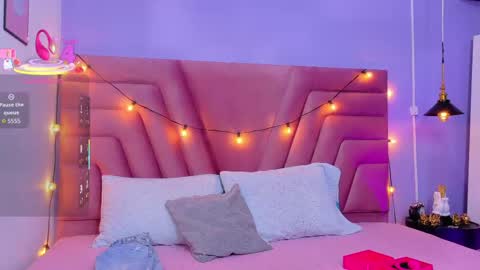 Snapshot of beautifulskinny18 chatting on October 20, 7:03 pm Shalom online show from October 20, 7:03 pm