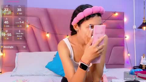 Snapshot of beautifulskinny18 chatting on October 29, 8:21 pm Shalom online show from October 29, 8:21 pm