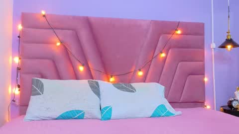 Snapshot of beautifulskinny18 chatting on November 18, 8:02 pm Shalom online show from November 18, 8:02 pm