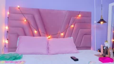 Snapshot of beautifulskinny18 chatting on November 20, 8:30 pm Shalom online show from November 20, 8:30 pm