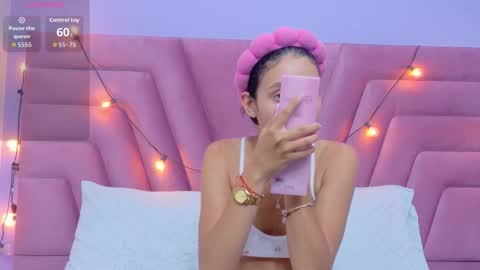 Snapshot of beautifulskinny18 chatting on November 21, 8:29 pm Shalom online show from November 21, 8:29 pm