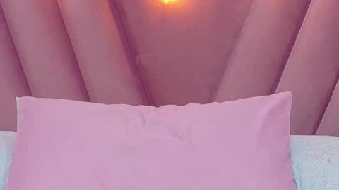 Snapshot of beautifulskinny18 chatting on December 17, 8:48 pm Shalom online show from December 17, 8:48 pm