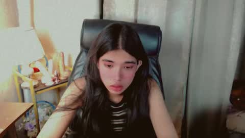 Snapshot of beautifultrixie chatting on June 23, 8:18 pm TRIXIE online show from June 23, 8:18 pm