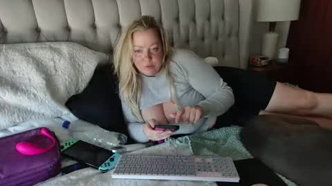 Snapshot of beauty4agent chatting on December 30, 8:47 pm beauty4agent online show from December 30, 8:47 pm