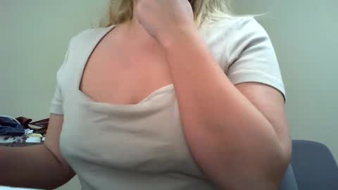 beauty_annyta online show from March 19, 9:02 am