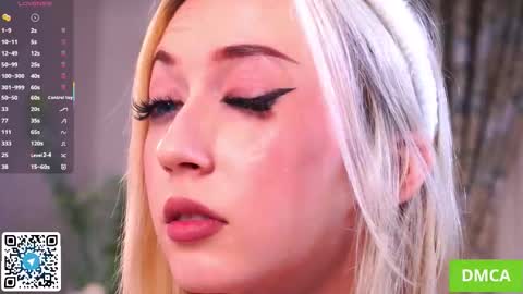 Snapshot of beauty_fuel chatting on October 23, 4:39 pm Polly  online show from October 23, 4:39 pm