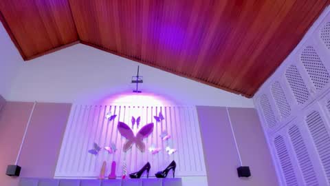 Chantall online show from February 10, 3:32 am