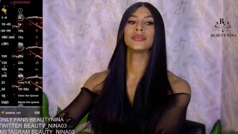 Snapshot of beauty_nina chatting on October 18, 11:11 am beauty_nina online show from October 18, 11:11 am