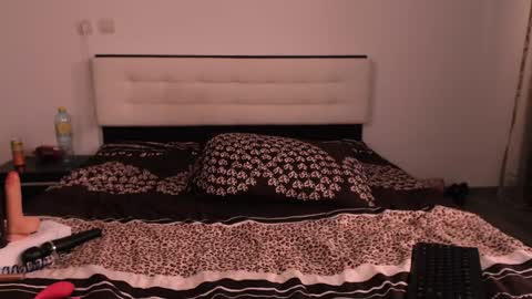 beautydaryanna online show from February 8, 8:09 am