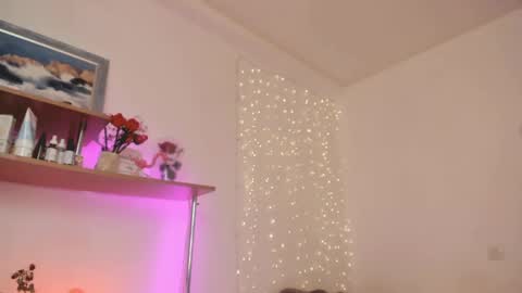 Eliise online show from April 18, 2:21 pm