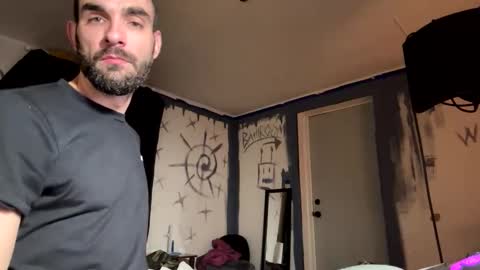 Snapshot of beautyxbeast chatting on December 4, 12:20 am BEAST online show from December 4, 12:20 am