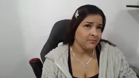 Snapshot of beautyykarol chatting on November 24, 6:18 pm beautyykarol online show from November 24, 6:18 pm