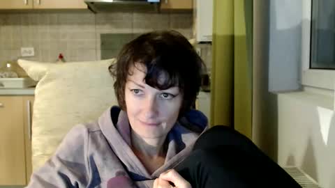 Raluca online show from October 15, 7:25 pm
