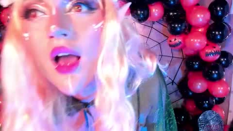 Snapshot of becca_diamond chatting on October 22, 6:51 pm Rebecca online show from October 22, 6:51 pm