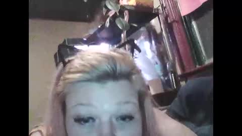 Snapshot of beccadream420 chatting on February 23, 7:17 am beccadream420 online show from February 23, 7:17 am