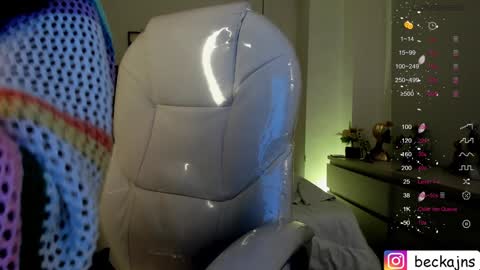 Marzhie online show from December 4, 1:42 pm