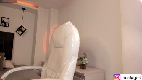 Marzhie online show from February 8, 5:18 pm