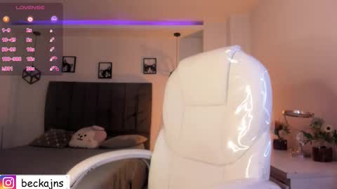 Marzhie online show from November 8, 3:45 pm