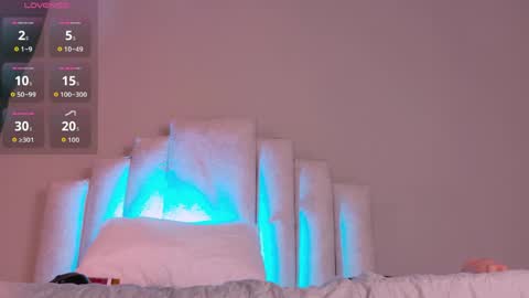 Beecckkkaaa online show from April 21, 12:55 pm