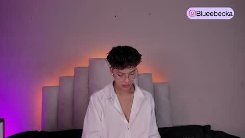 Snapshot of beckablue chatting on July 22, 12:41 pm Beecckkkaaa online show from July 22, 12:41 pm
