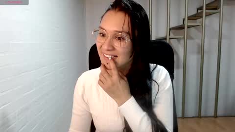 Snapshot of beckdymon chatting on March 8, 4:12 am Daniela online show from March 8, 4:12 am