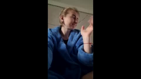 BeckiXJewelX online show from March 17, 10:07 am