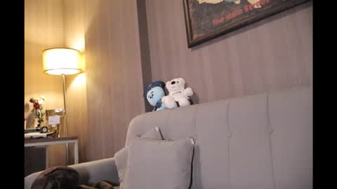 bee_thai online show from February 16, 4:14 pm