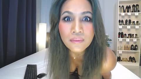Snapshot of beebeethai chatting on October 22, 2:01 am Bee if you ever see the girl who can take 12 inch all the way inside the ass try me online show from October 22, 2:01 am