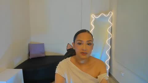 Snapshot of beella_tay1 chatting on September 10, 1:33 pm BELLA online show from September 10, 1:33 pm