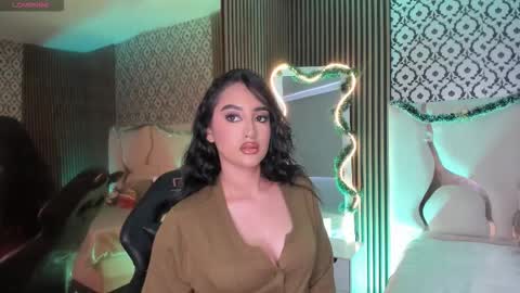 Snapshot of beella_tay1 chatting on November 29, 7:28 pm BELLA online show from November 29, 7:28 pm