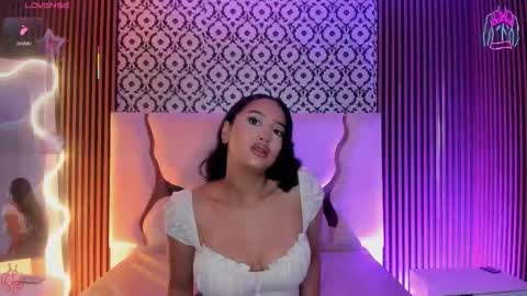 Snapshot of beella_tay1 chatting on February 4, 12:00 pm BELLA online show from February 4, 12:00 pm